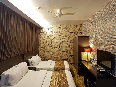 Luxury Family Room with City View