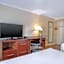 Econo Lodge Inn & Suites