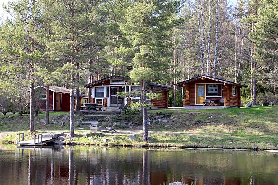 Hirsimökki ja makuuaitta
