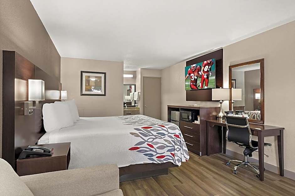 Photo 1 of 11 of Superior 1 King Bed, Nonsmoking