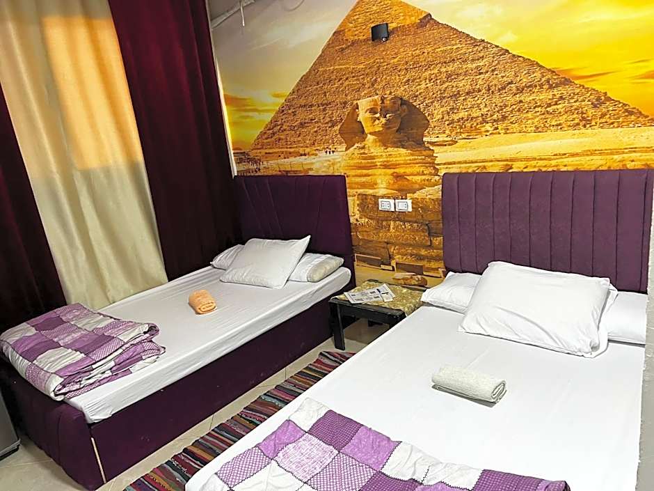 2 Jana Pyramids view inn