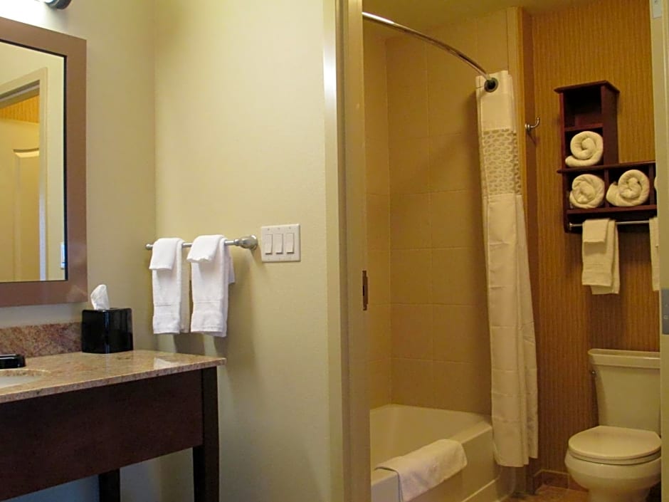Hampton Inn & Suites Minot