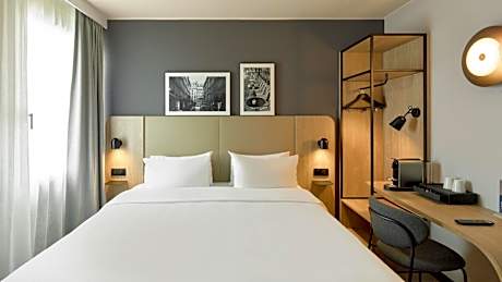 Superior Room - 1 King Bed