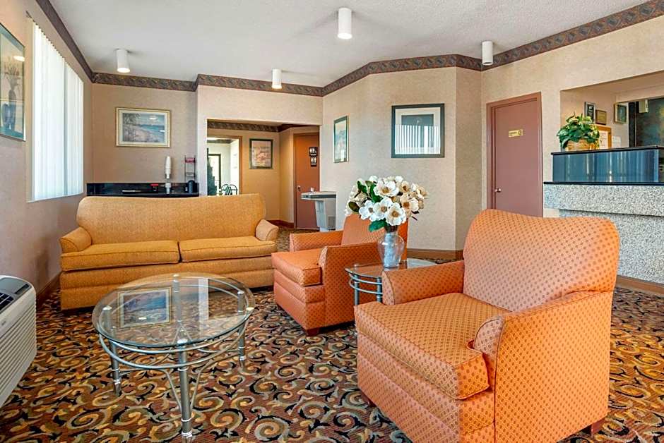 Econo Lodge Inn & Suites Forest