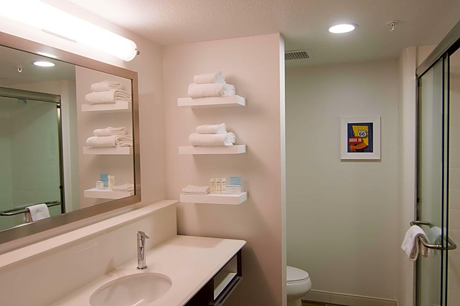 Photo 1 of 2 of 1 King Bed, Hearing Accessible