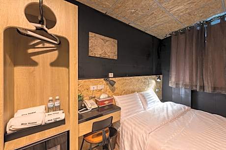 Standard Double Room with Shared Bathroom