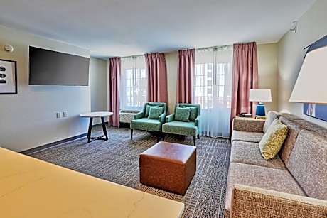 One-Bedroom Queen Suite -Non-Smoking