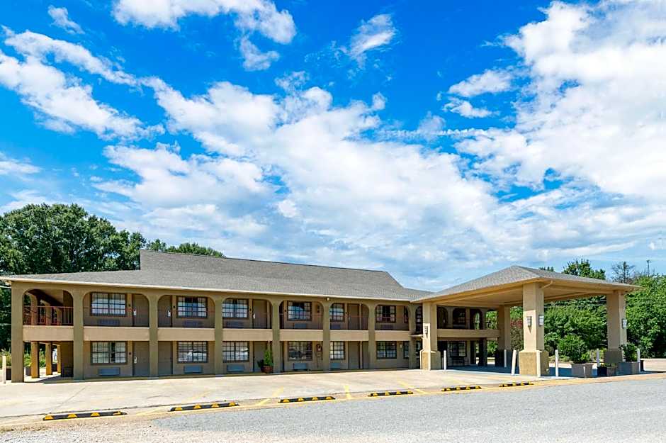 Best Western Delhi Inn