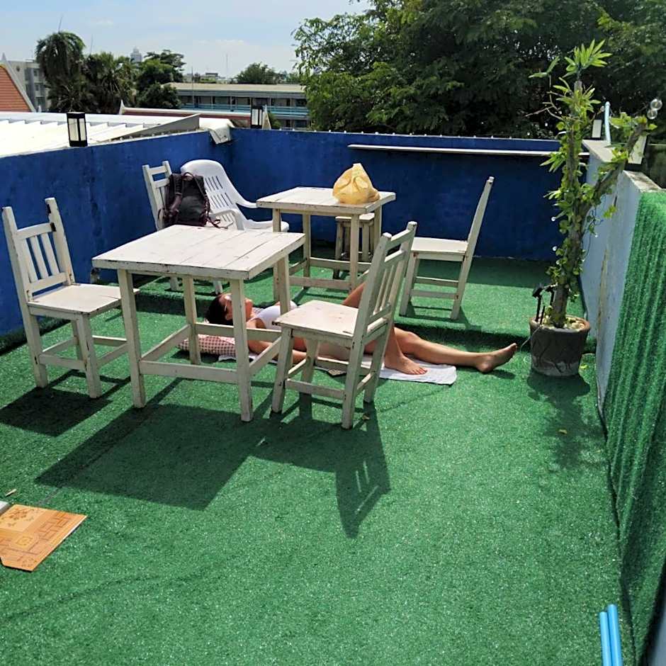 amazing khaosan hostel