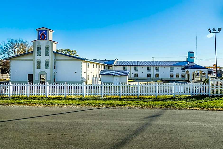 Motel 6-Urbana, IL