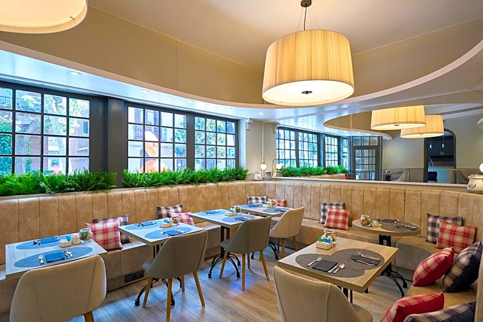 Catalonia Castellnou Hotel