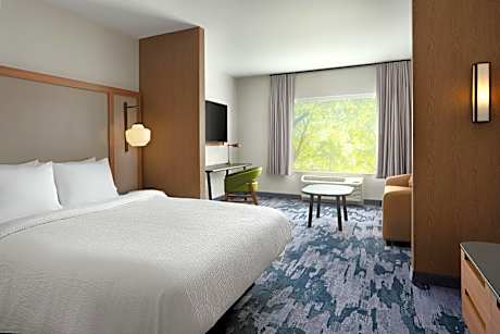 King Suite with Bathtub and Sofa Bed - Mobility Access
