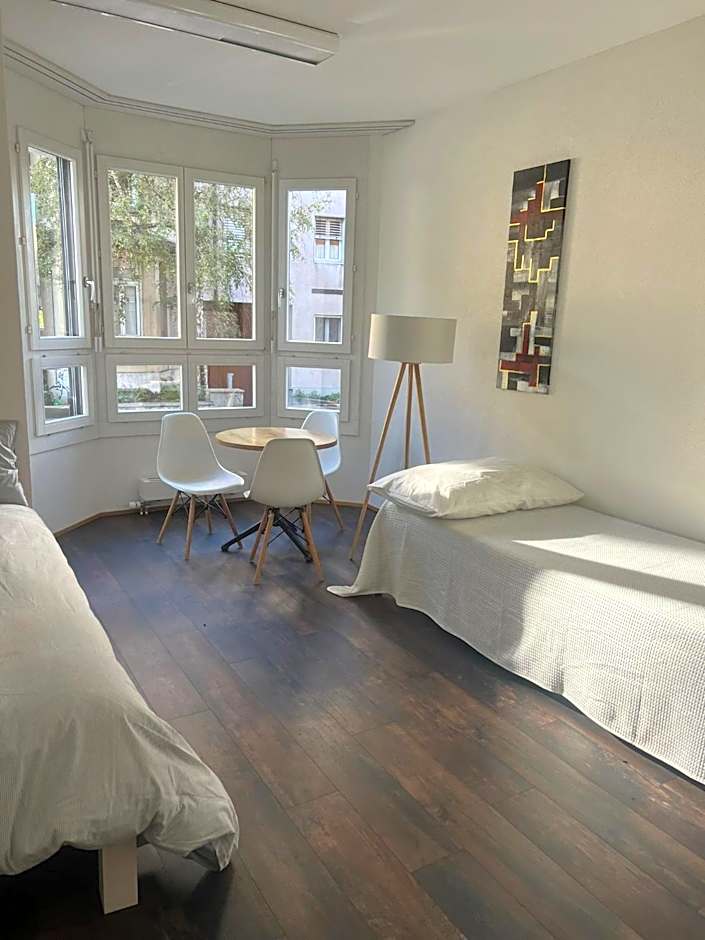 Basel-Stadt Gundeldingen Zimmer 403, WC in the hallway, outside the room