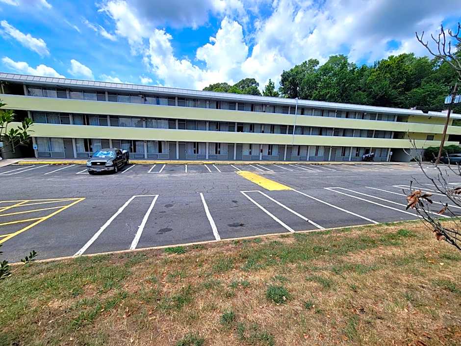 Days Inn by Wyndham Alexandria South