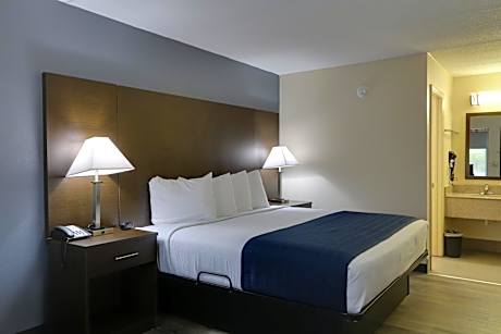 1 King Bed Suite Non-Smoking