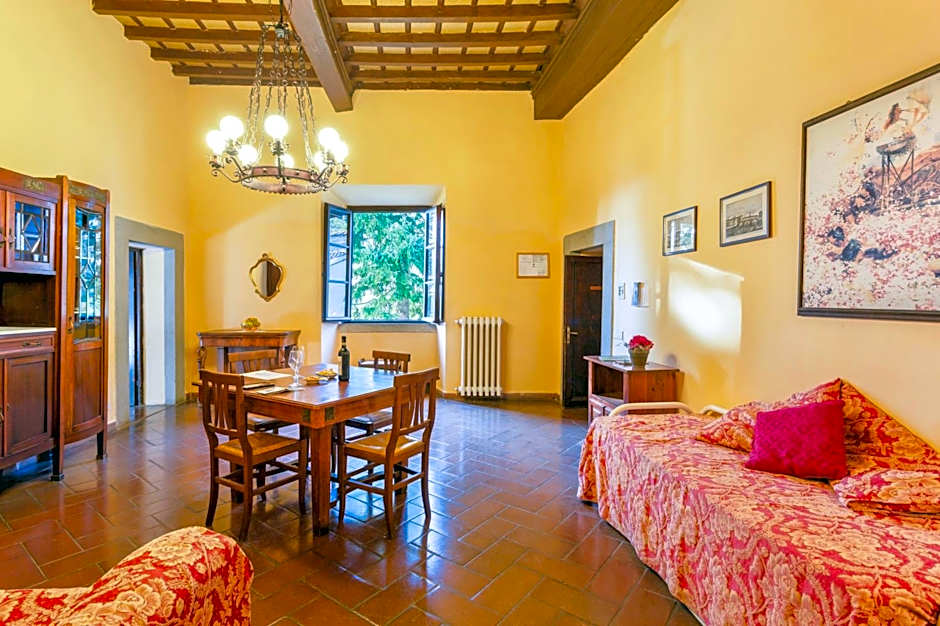 ISA-Farmhouse with swimming-pool in Chianti-area in the middle of Tuscan nature