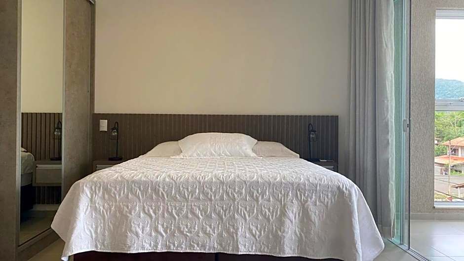 BH43 MAURO · BH43: ESTÚDIO COM VISTA, AR, PISCINA E VARANDÃO