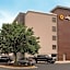 La Quinta Inn & Suites by Wyndham Baltimore Bwi Airport