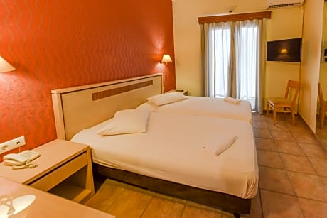 Comfort Room with Side Sea View