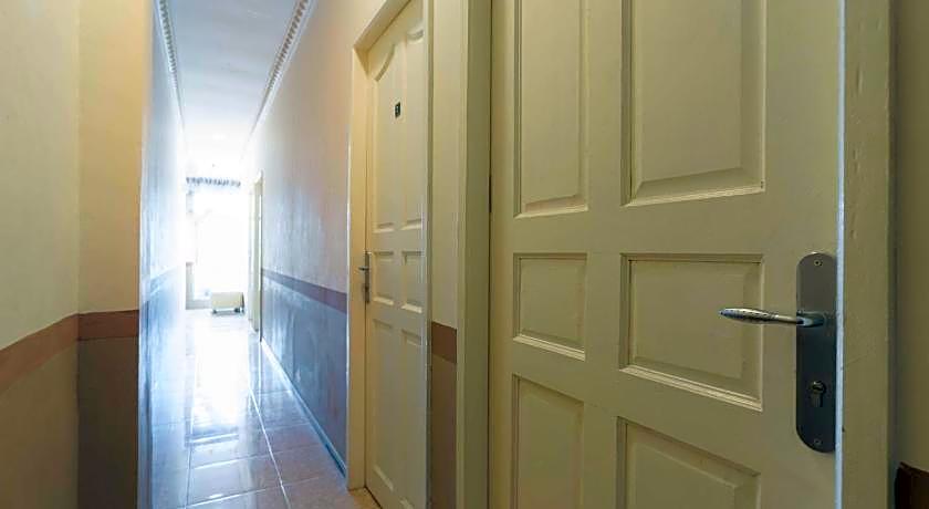 RedDoorz near Plaza Botania 1 Batam