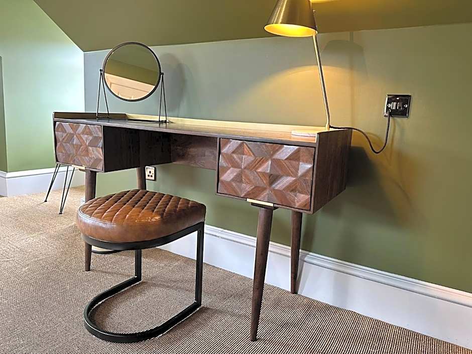 Rooms Above Sugar Boat