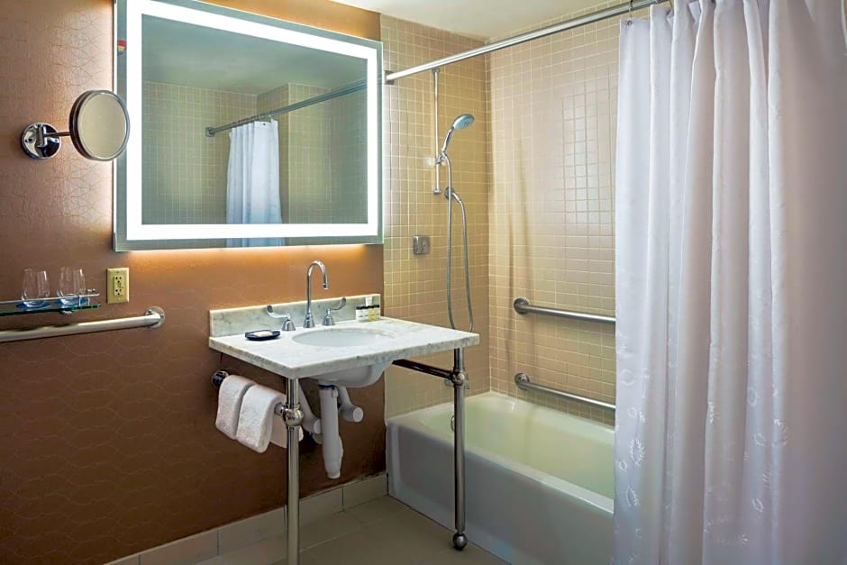 Sheraton Commander Hotel