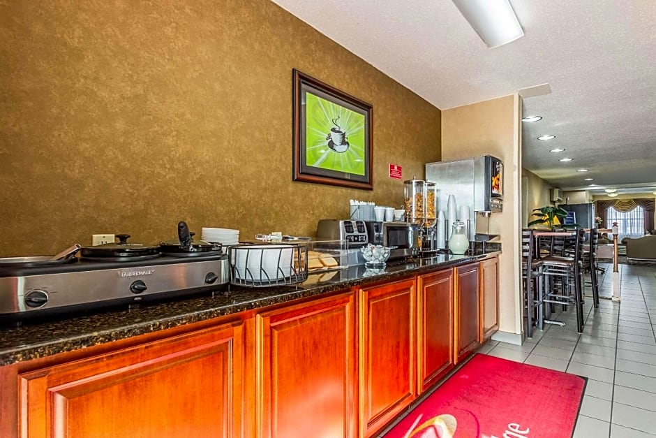 Econo Lodge Inn & Suites Evansville