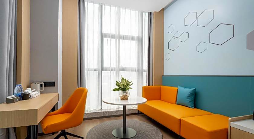 Days Inn by Wyndham Zhuhai Gongbei Port