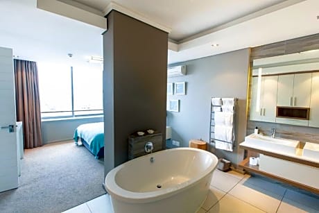 Luxury 2-Bedroom Apartment