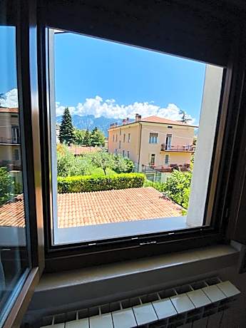 Standard Single Room with Mountain View