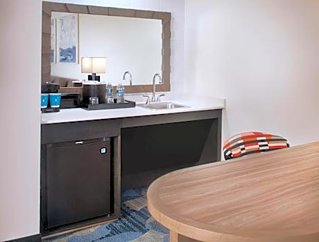 Suite with Two Double Beds and Bath Tub - Mobility Accessible