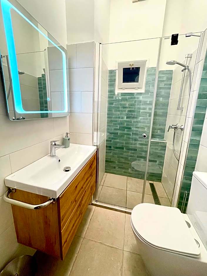 Acacia Private Rooms & Studios