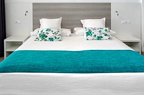 Double or Twin Room (1 Adult and 1 Child)