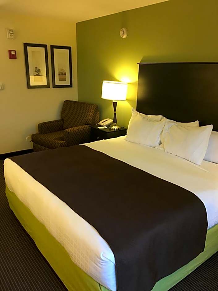 AmericInn by Wyndham Fairfield