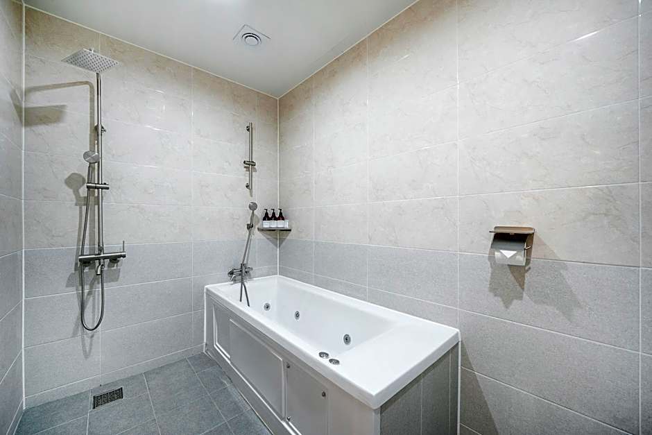 The 7 Business Hotel