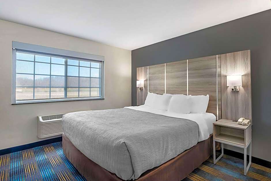 Quality Inn & Suites Fort Madison near Hwy 61
