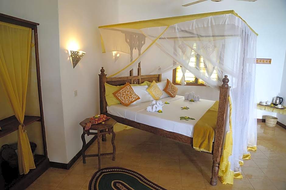 Photo 1 of 5 of 1 Queen Bed, Sea View