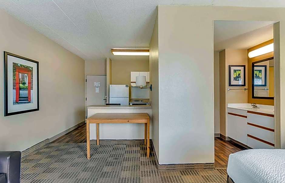 Extended Stay America Select Suites - Chicago - Lombard - Oakbrook
