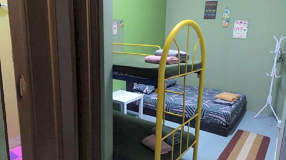 NY TROPICAL BACKPACKERS