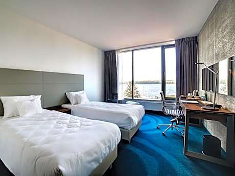 Double or Twin Room with Lake View