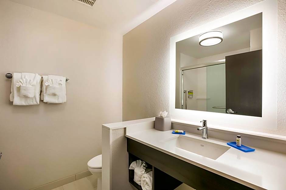 Holiday Inn Express & Suites Jacksonville - Town Center By IHG