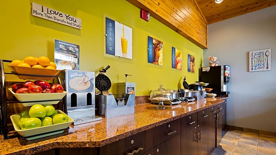 Best Western Plus Holland Inn & Suites