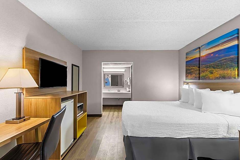 Days Inn by Wyndham Clayton