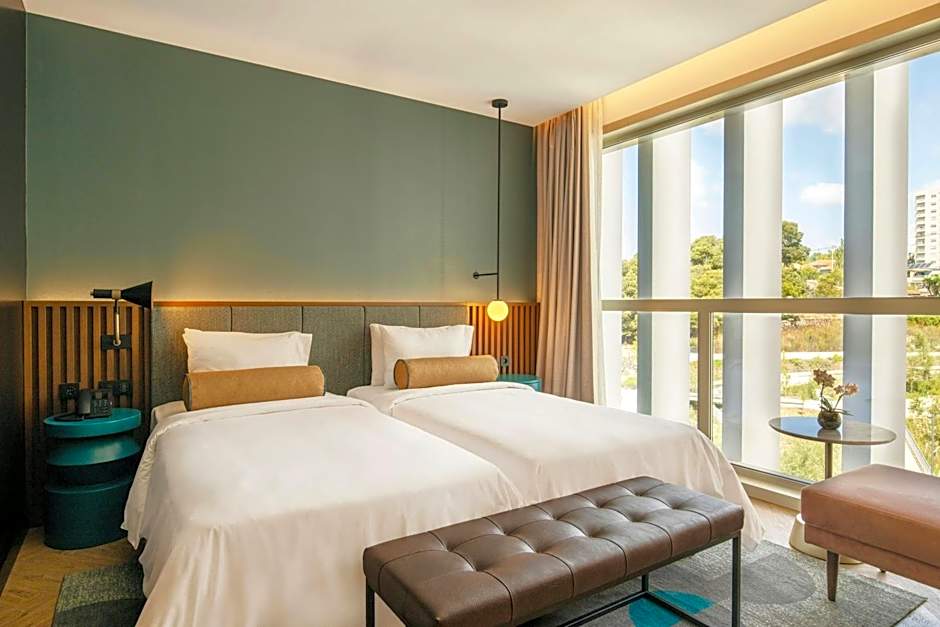 Renaissance Porto Lapa Hotel