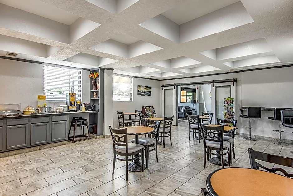 Quality Suites Maumelle