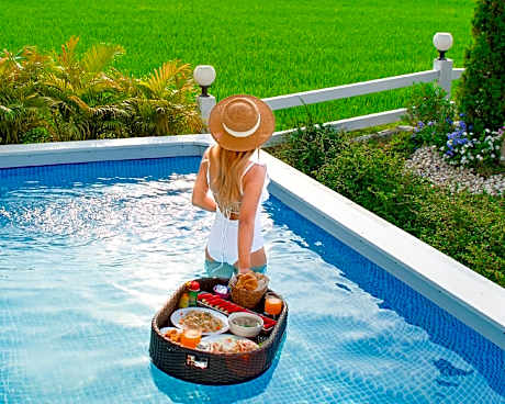 Us and Ours cafe'&bed