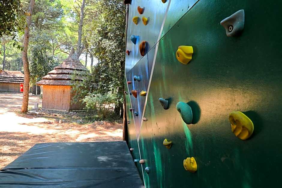 Pine Beach Pakostane Glamping Homes - All Inclusive light