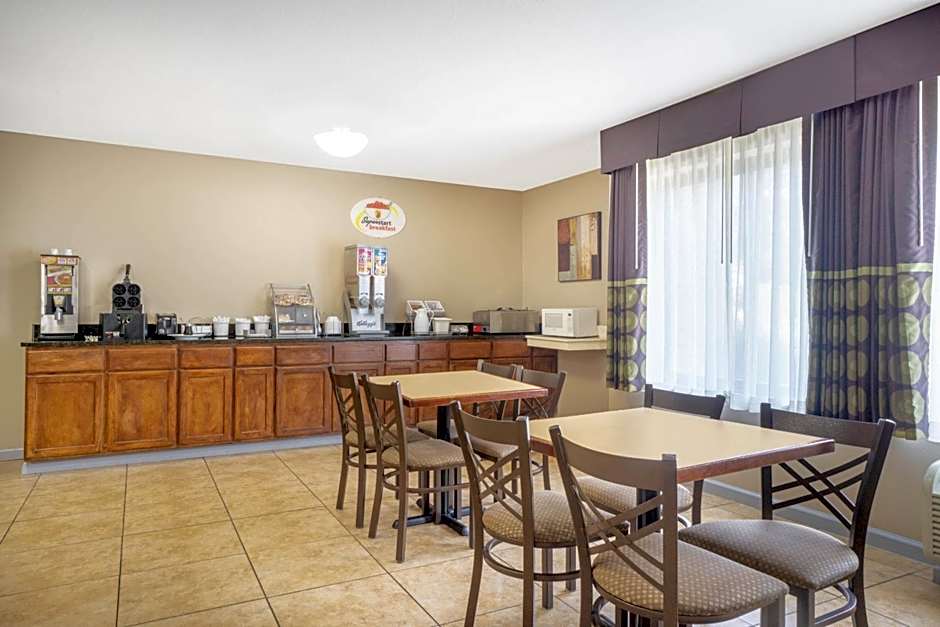 Super 8 by Wyndham Harrison OH