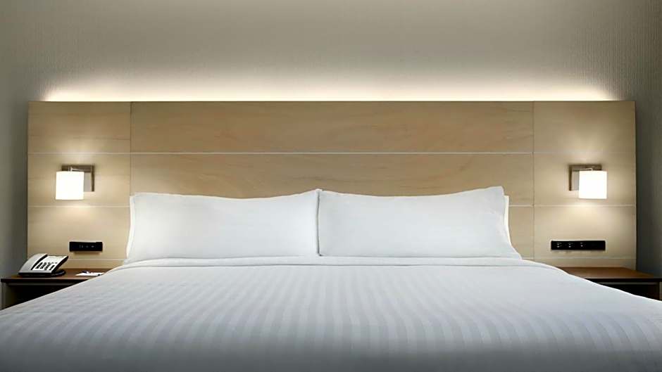 Holiday Inn Express Williamsbrg Busch Gardens Area By IHG