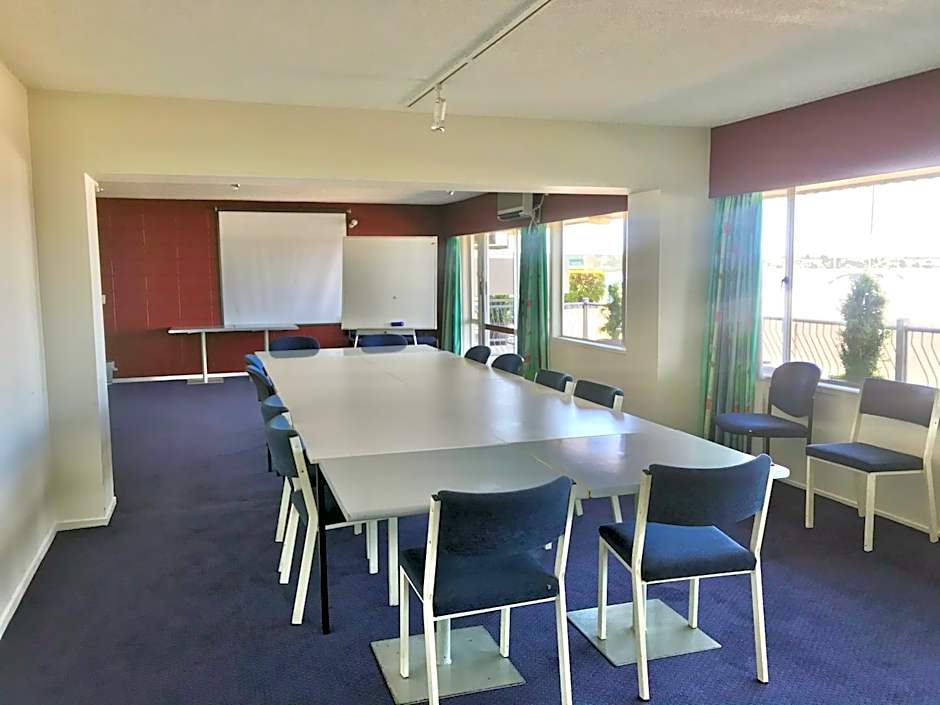 Tui Oaks Motel
